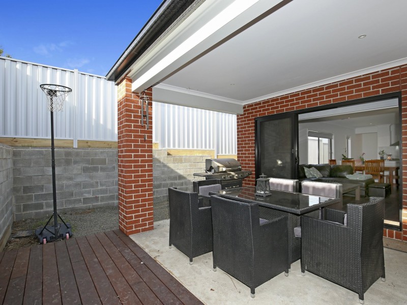 14 Witchazel Drive, South Morang VIC 3752