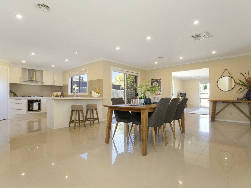 4 Luxor Close, South Morang VIC 3752