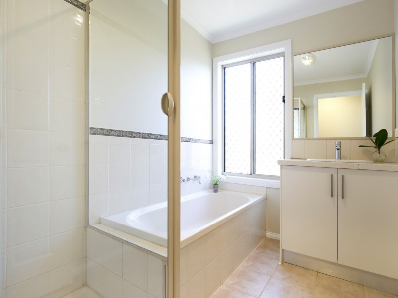 4 Luxor Close, South Morang VIC 3752