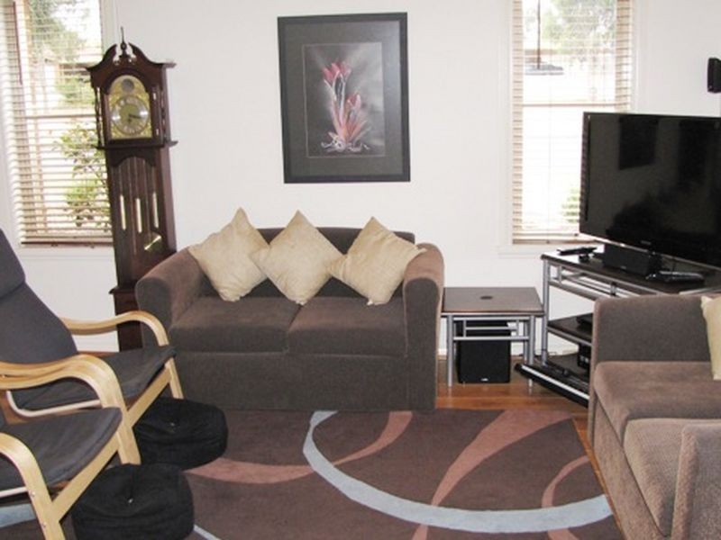 11 Doomben Drive, Mill Park VIC 3082