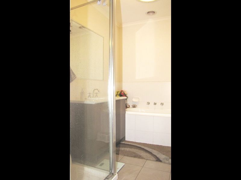 11 Doomben Drive, Mill Park VIC 3082