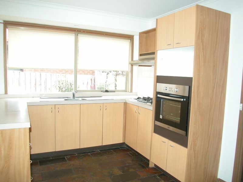 16 Quist Court, Mill Park VIC 3082