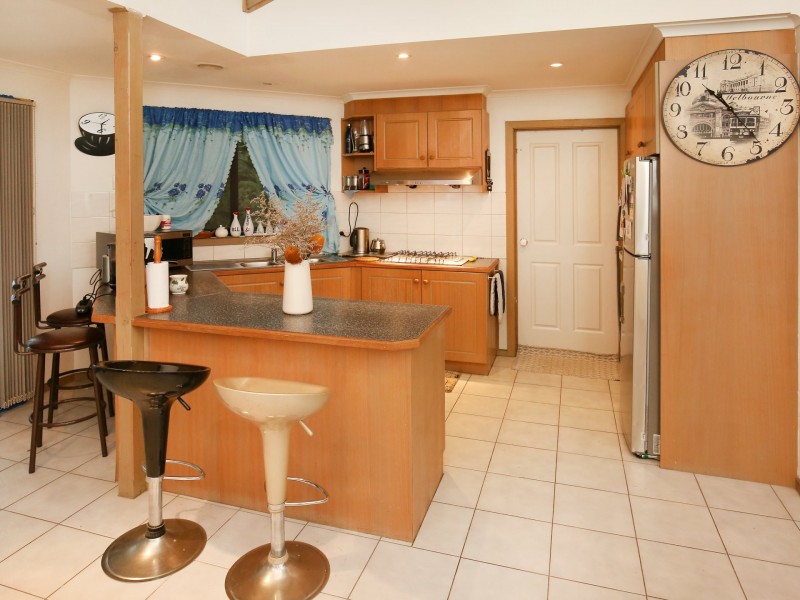 12 Fenech Close, Mill Park VIC 3082