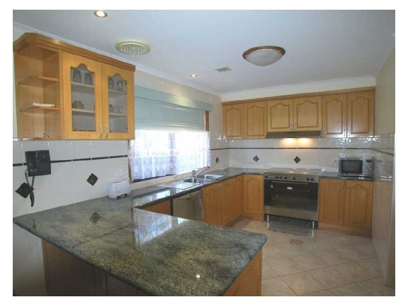 15 Irons Court, Epping VIC 3076