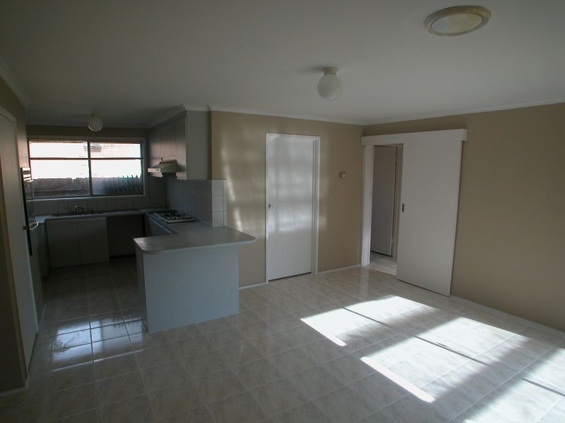 1 Clifford Close, Mill Park VIC 3082