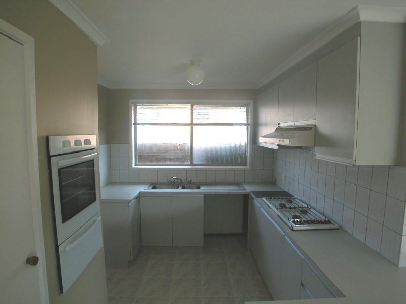 1 Clifford Close, Mill Park VIC 3082