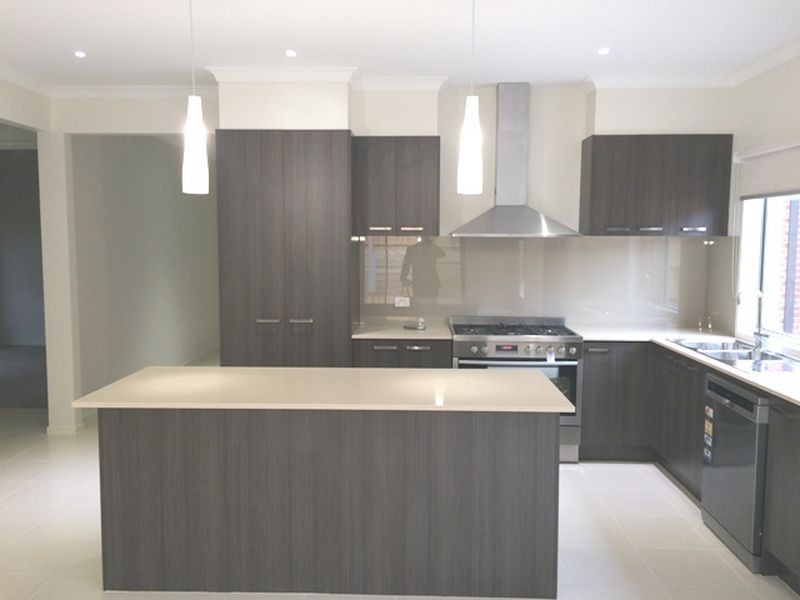 35 Sunstone Boulevard, Doreen VIC 3754