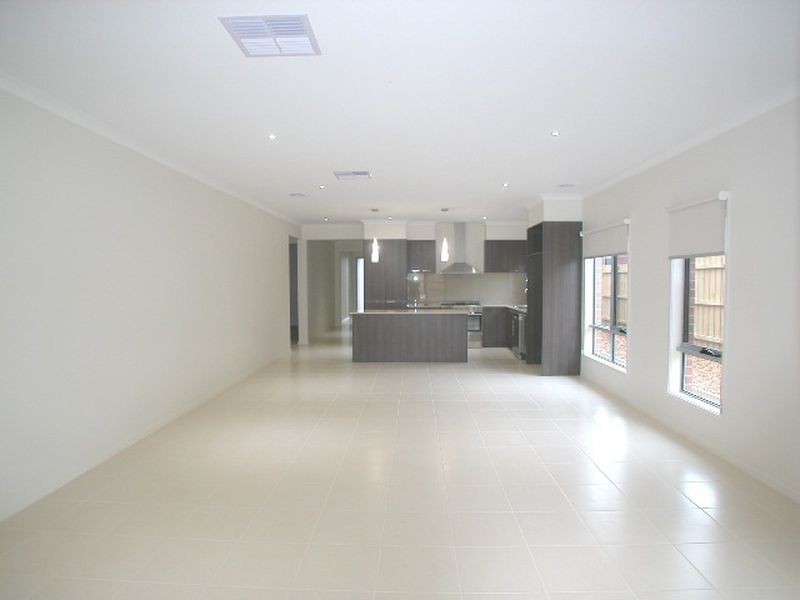 35 Sunstone Boulevard, Doreen VIC 3754