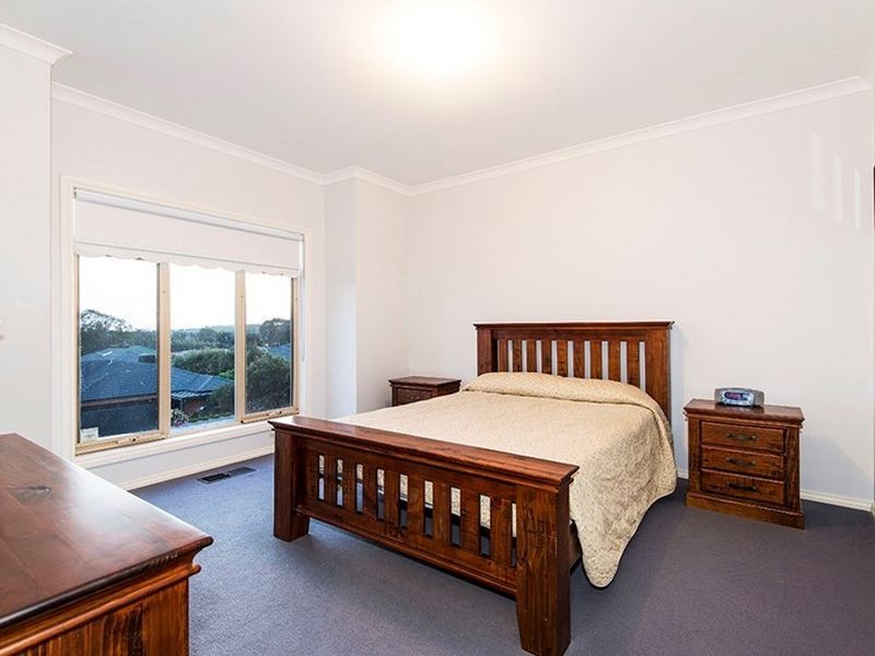 11 Kitchin Road, South Morang VIC 3752