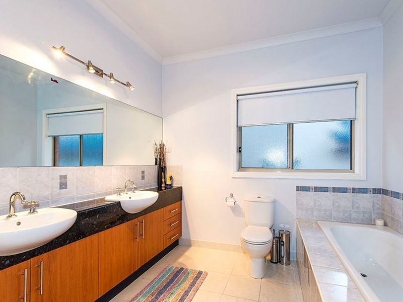 11 Kitchin Road, South Morang VIC 3752