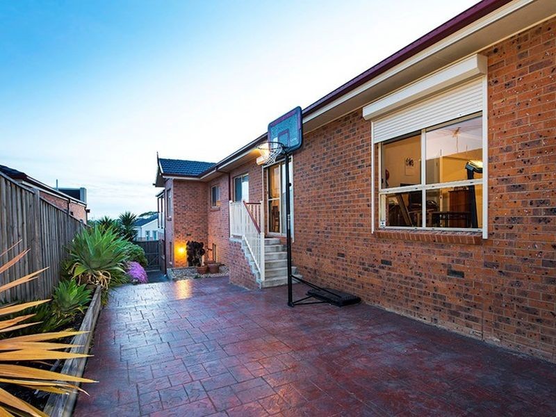 11 Kitchin Road, South Morang VIC 3752