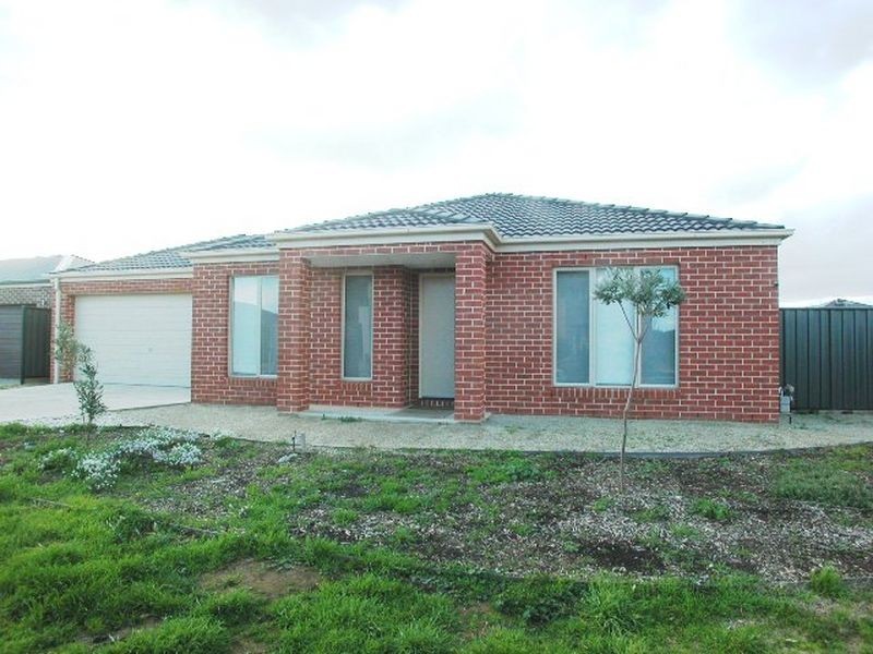 8 Michael Place, Point Cook VIC 3030