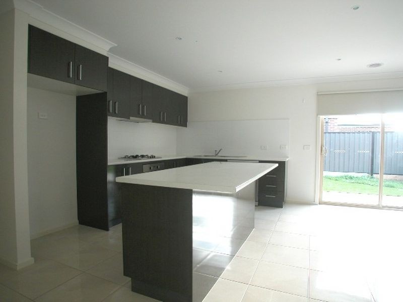 8 Michael Place, Point Cook VIC 3030