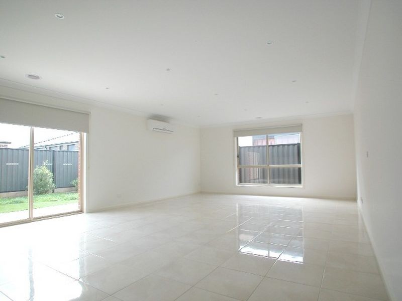 8 Michael Place, Point Cook VIC 3030