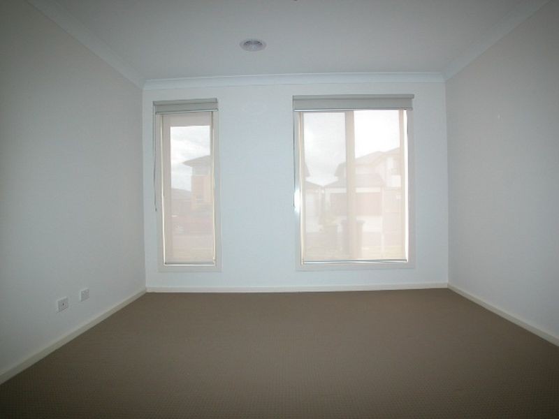 8 Michael Place, Point Cook VIC 3030