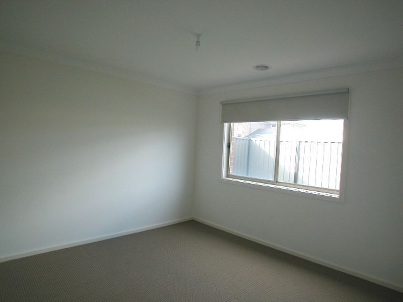 8 Michael Place, Point Cook VIC 3030