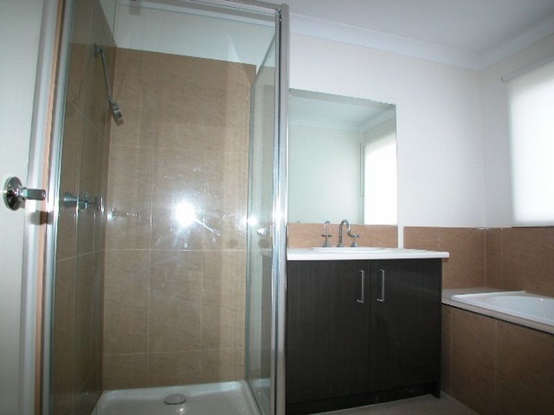 8 Michael Place, Point Cook VIC 3030