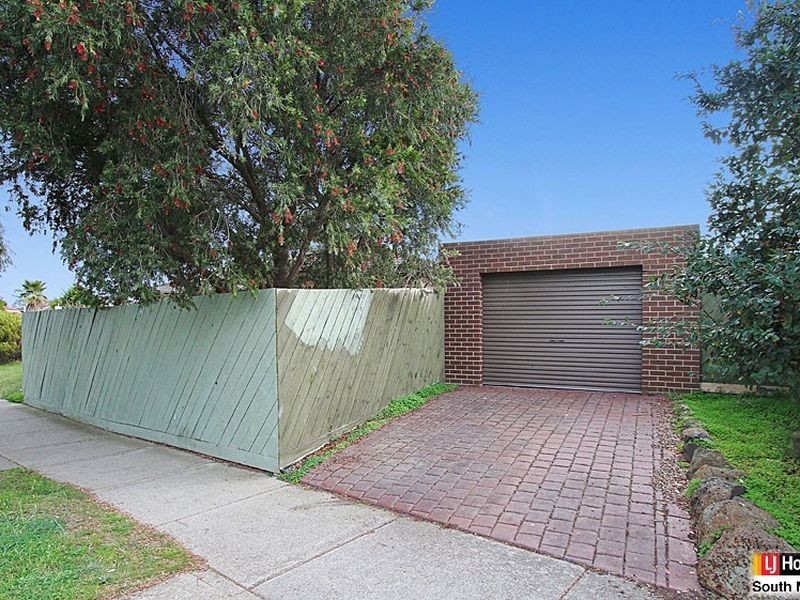 2 Brampton Close, Craigieburn VIC 3064