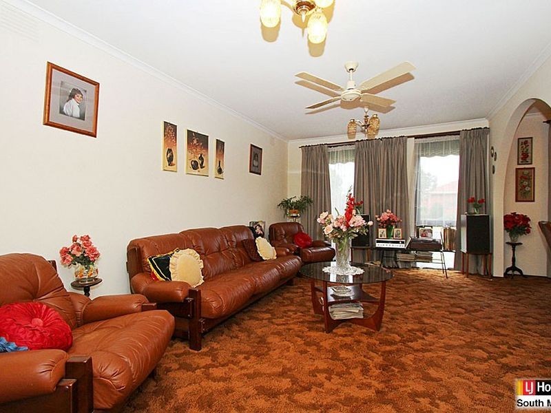 2 Brampton Close, Craigieburn VIC 3064