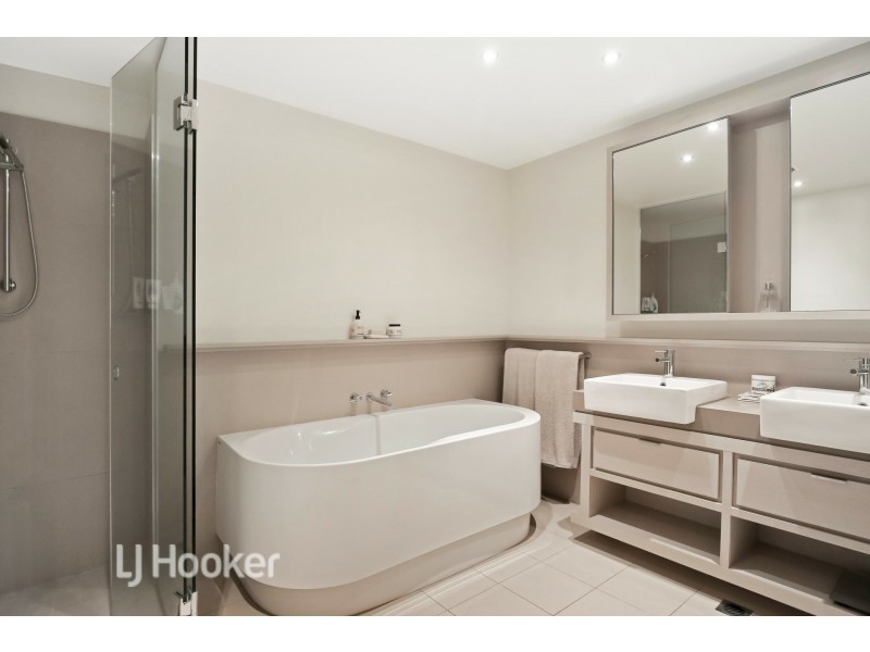 266/8 Waterside Place, Docklands VIC 3008