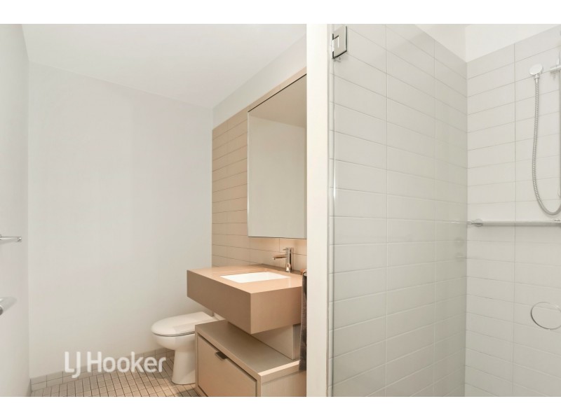 266/8 Waterside Place, Docklands VIC 3008