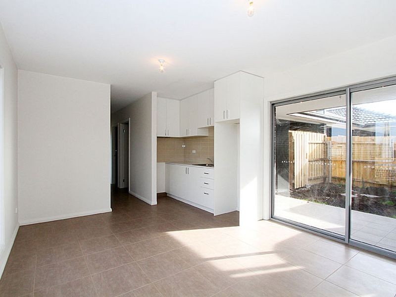Unit 4/102 Alexandra Avenue, Thomastown VIC 3074