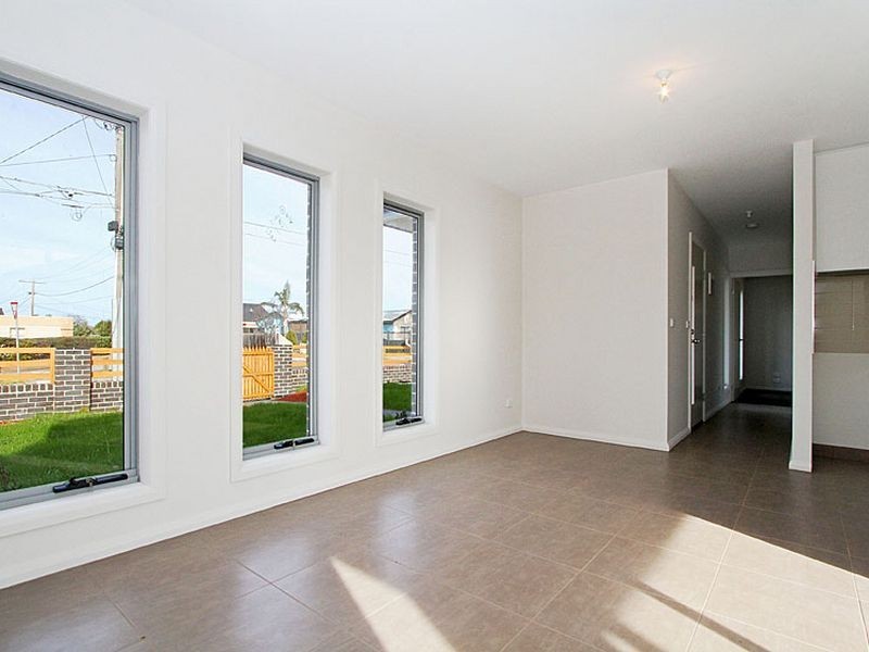 Unit 3/102 Alexandra Avenue, Thomastown VIC 3074