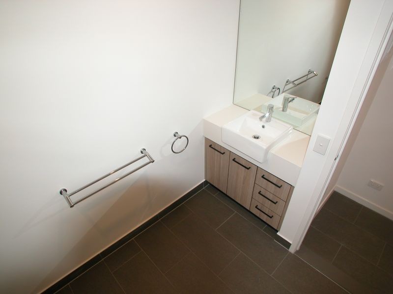 211/30 Oleander Drive, Mill Park VIC 3082