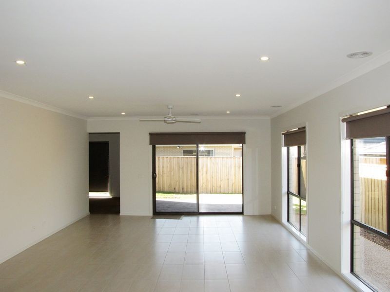 8 Bluejay Road, Doreen VIC 3754