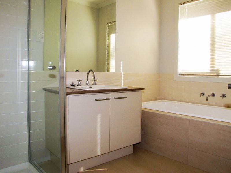 8 Bluejay Road, Doreen VIC 3754