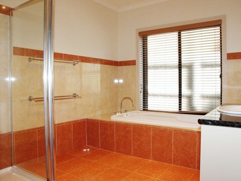 9 Junor Court, South Morang VIC 3752