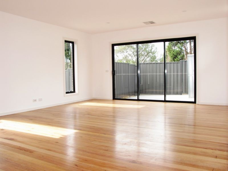 2/51 Hurlstone Crescent, Mill Park VIC 3082