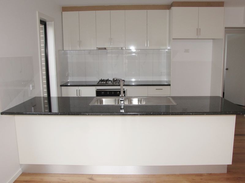 2/51 Hurlstone Crescent, Mill Park VIC 3082