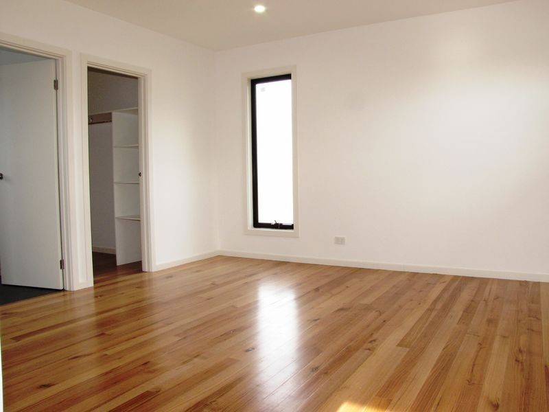 2/51 Hurlstone Crescent, Mill Park VIC 3082