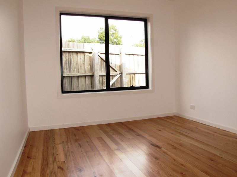 2/51 Hurlstone Crescent, Mill Park VIC 3082