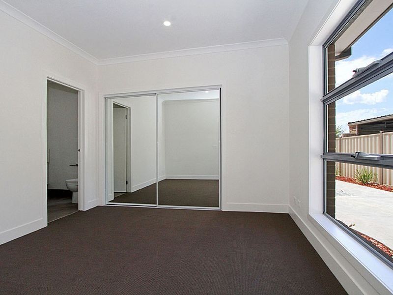 2/82 Mill Park Drive, Mill Park VIC 3082