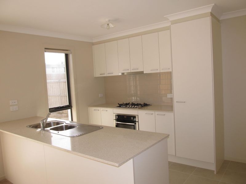 27 Courthouse Walk, Doreen VIC 3754