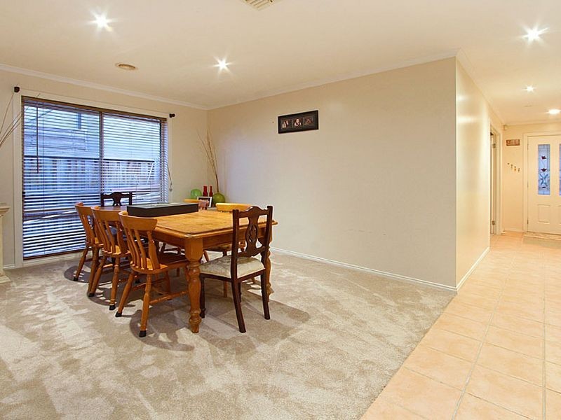 34 Pretty Valley Grove, South Morang VIC 3752