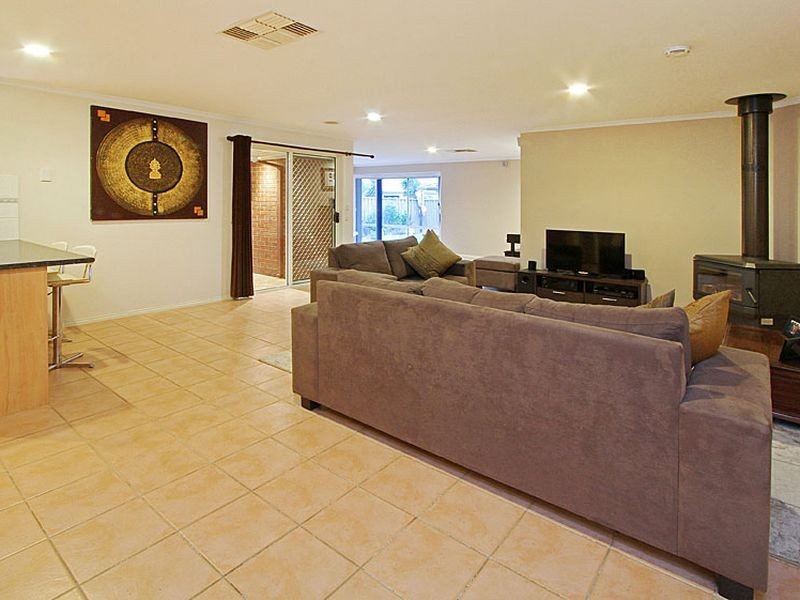 34 Pretty Valley Grove, South Morang VIC 3752