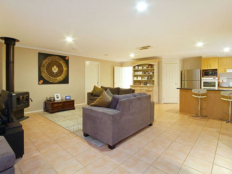 34 Pretty Valley Grove, South Morang VIC 3752