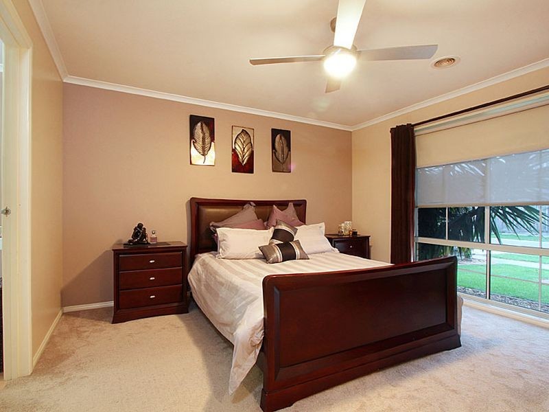 34 Pretty Valley Grove, South Morang VIC 3752