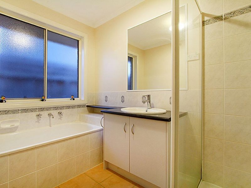 34 Pretty Valley Grove, South Morang VIC 3752