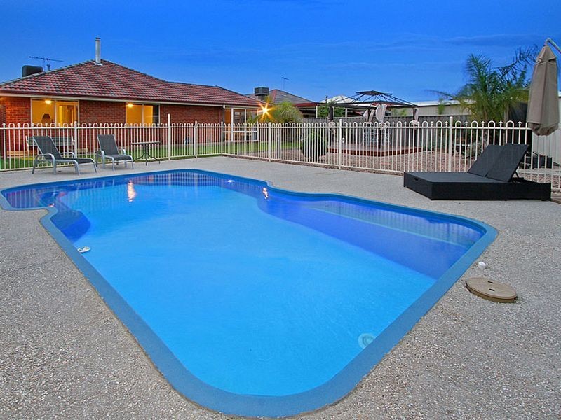 34 Pretty Valley Grove, South Morang VIC 3752
