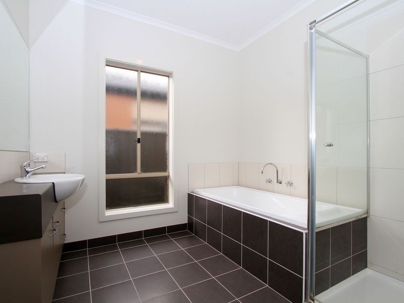 24 Paisley Crescent, Mernda VIC 3754