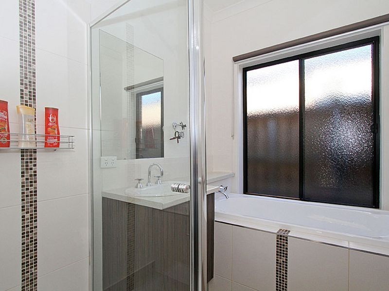 10 Treeview Drive, South Morang VIC 3752