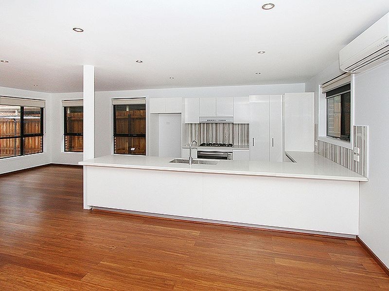 20 McLaughlin Crescent, Mill Park VIC 3082