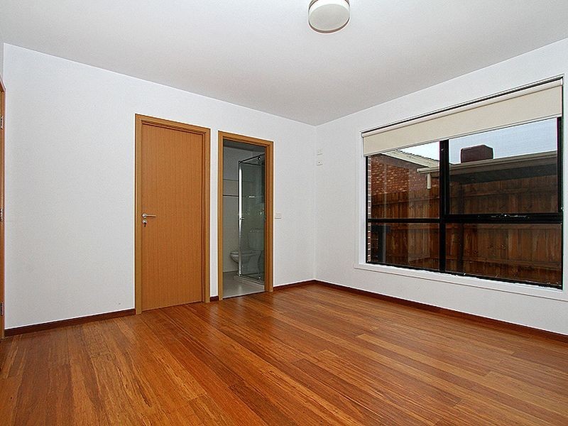 20 McLaughlin Crescent, Mill Park VIC 3082