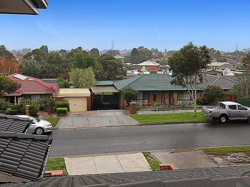 20 McLaughlin Crescent, Mill Park VIC 3082