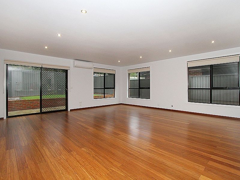 22 McLaughlin Crescent, Mill Park VIC 3082