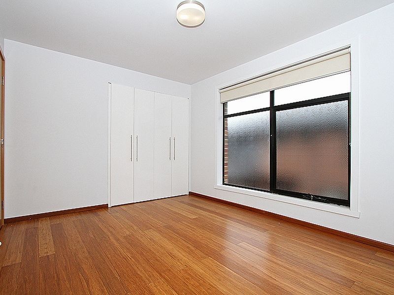 22 McLaughlin Crescent, Mill Park VIC 3082